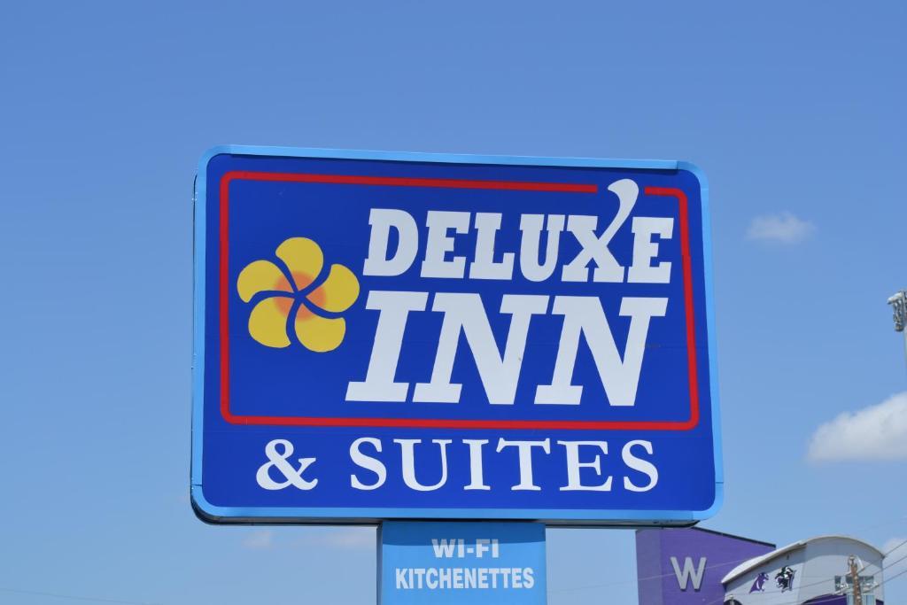 Deluxe Inn And Suites Уеслако Екстериор снимка