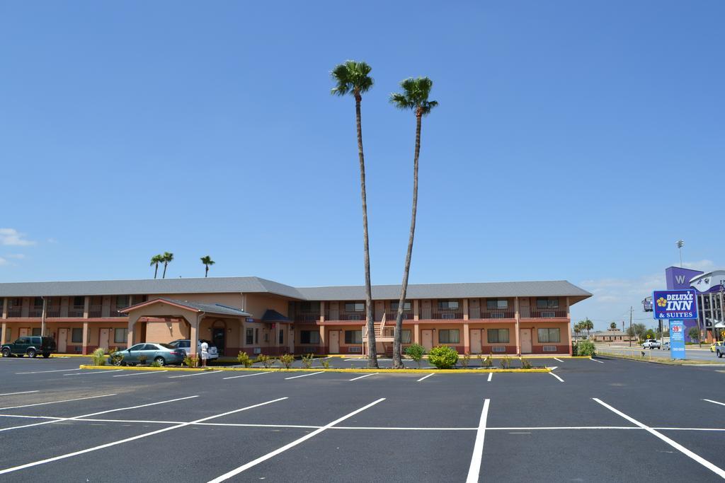 Deluxe Inn And Suites Уеслако Екстериор снимка