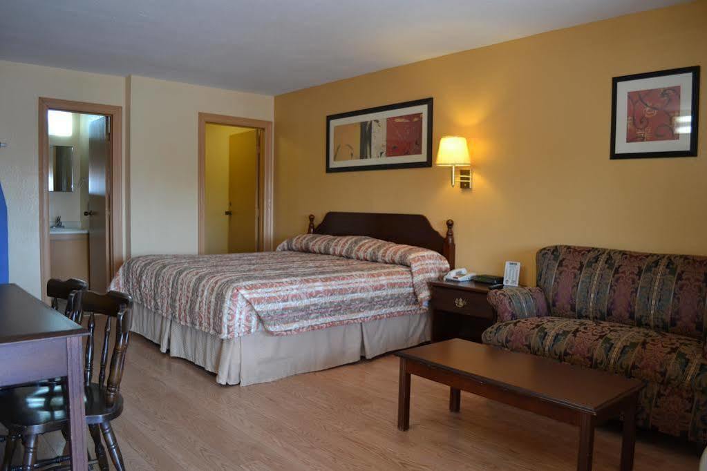 Deluxe Inn And Suites Уеслако Екстериор снимка